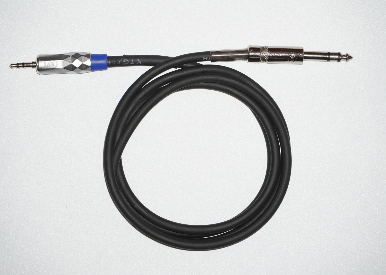 AVi Stereo 3.5mm AUX / EP Plug Male to Stereo 6.35mm (1/4)